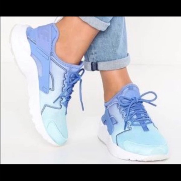Huarache Run Ombré Blue Sneakers - Women - Picture 9 of 11